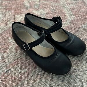Capezio tap shoes - black Velcro close size 1 1/2 M